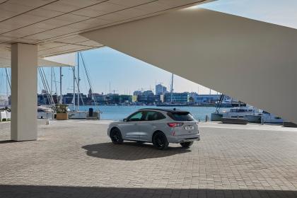 Το κορυφαίο PHEV SUV της Ford διαθέσιμο σε ξεχωριστές εκδόσεις